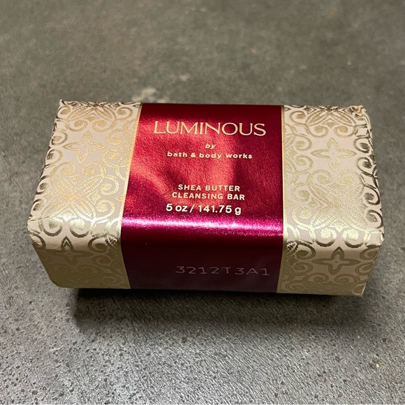 Bath & Body Works LUMINOUS Shea Butter Cleansing Bar - Picture 2 of 4